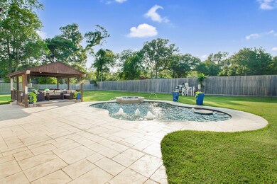 602 S Clear Creek Dr, Friendswood, TX 77546 - photo 4