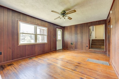 216 Asbury Hollow Rd, Cedar Bluff, VA 24609 - photo 6