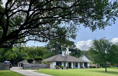 2105 Mckissick Dr, Friendswood, TX 77546 - photo 3