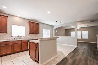 4527 Knights Ct, Baytown, TX 77521 - photo 5