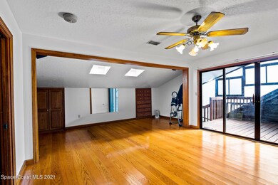 Master Suite (2nd Floor)