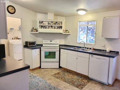 221 NW Blair St unit 19, Sheridan, OR 97378 - photo 6