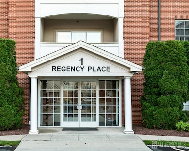 325 Regency Place unit 325, Woodbridge, NJ 07095 - photo 4