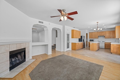39221 Chantilly Ln-6