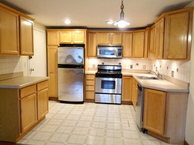 12 Riverside St unit 3-3, Watertown, MA 02472 - photo 3