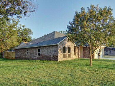 322 S Bowie Dr, Weatherford, TX 76086 - photo 3