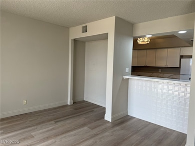3930 University Center Dr unit 302, Las Vegas, NV 89119 - photo 4
