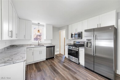 2206 Larchmont Dr, Wickliffe, OH 44092 - photo 5