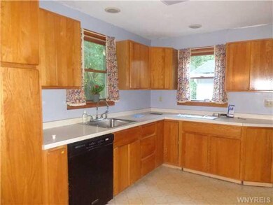 Kitchen BRIGHT KITCHEN!!!