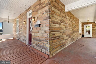 311 N Maple Ave, Brunswick, MD 21716 - photo 2