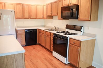 22 Lilac Ln, Newmarket, NH 03857 - photo 5