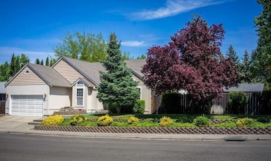 1402 N Modoc Ave, Medford, OR 97504 - photo 2