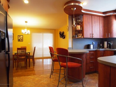 (7) Kitchen