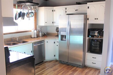 3625 SW 30th Terrace, Topeka, KS 66614 - photo 4