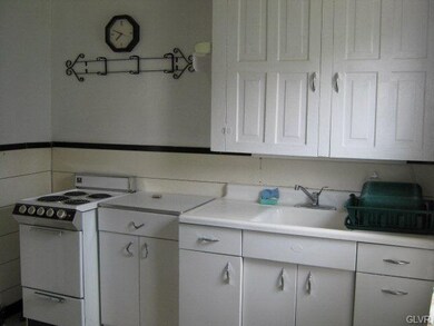 626 E Broad St, Tamaqua, PA 18252 - photo 3