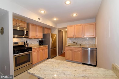 2071 Royal Fern Ct unit 21B, Reston, VA 20191 - photo 3