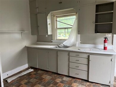 804 N Griffin Ave, Okmulgee, OK 74447 - photo 6