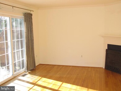 5737 Mason Bluff Dr, Burke, VA 22015 - photo 6