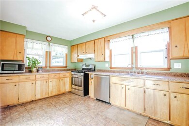 1416 E 40th Street Des Moines Iowa  Agent Bud Pain