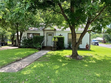 1000 N Howeth St, Gainesville, TX 76240 - photo 2