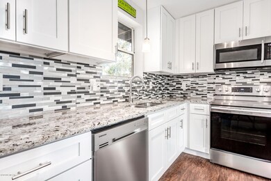 638 Mandalay Rd, Jacksonville, FL 32216 - photo 4