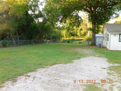 830 Dubois St, Denison, TX 75020 - photo 3