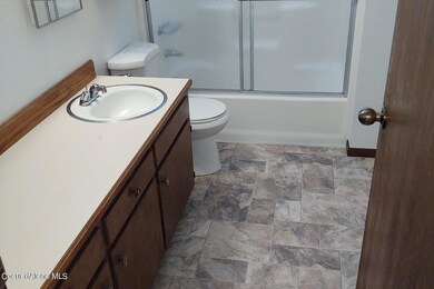 Large Full Bath
