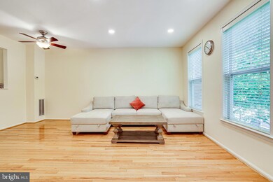 43157 Huntsman Square, Broadlands, VA 20148 - photo 3