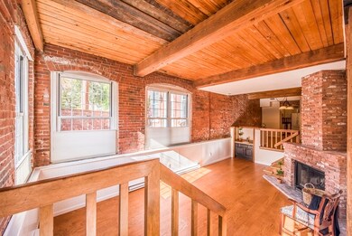 124 College St unit 3, South Hadley, MA 01075 - photo 3