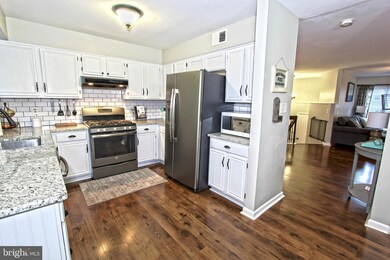 8313 Southern Oaks Ct, Lorton, VA 22079 - photo 4