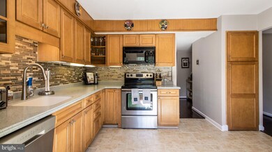 10610 High Beam Ct, Columbia, MD 21044 - photo 2