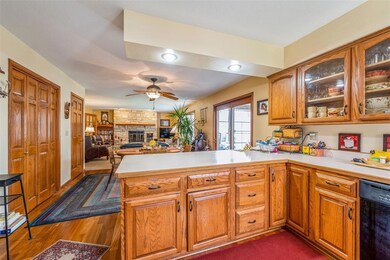 2611 Iris Ave NW, Cedar Rapids, IA 52405 - photo 6