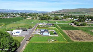 3266 Creek Flats Ln