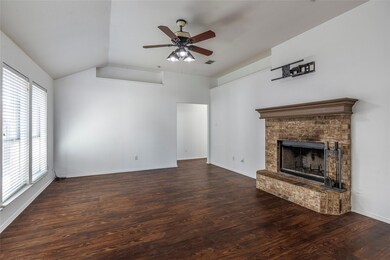 4725 Topaz Ln, Granbury, TX 76049 - photo 3