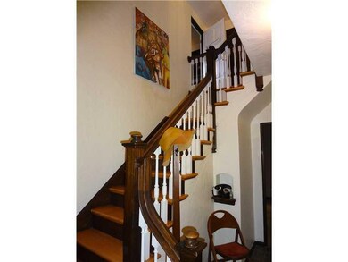 Entry/Foyer.