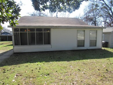 624 W Acheson St, Denison, TX 75020 - photo 2