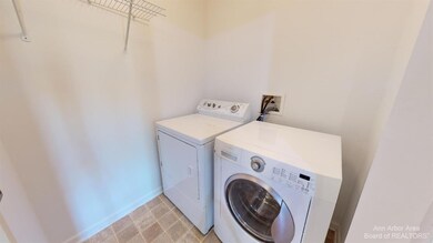 2773 S Knightsbridge Cir unit 64, Ann Arbor, MI 48105 - photo 3