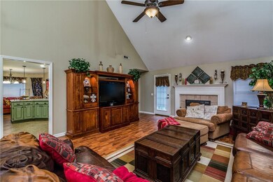 400 Coachlight Dr, Bentonville, AR 72712 - photo 5