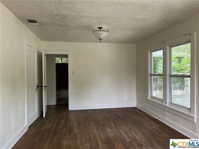 824 Bismark St, Seguin, TX 78155 - photo 3