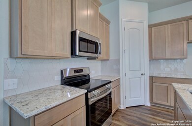 880 Casetta Trail, New Braunfels, TX 78130 - photo 7