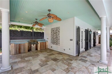 Outdoor built in kitchen w/ bbq and eating area