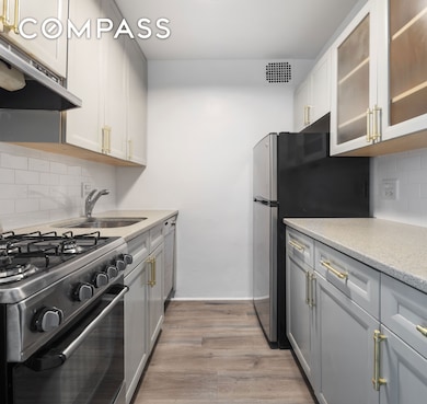 333 E 14th St unit 4N, New York, NY 10003 - photo 7