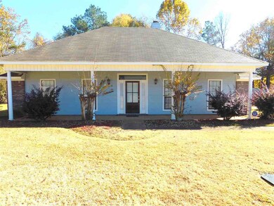 923 Mountain Crest Dr, Byram, MS 39272 - photo 2