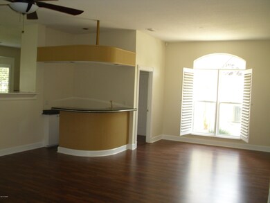 Dining/Wet Bar