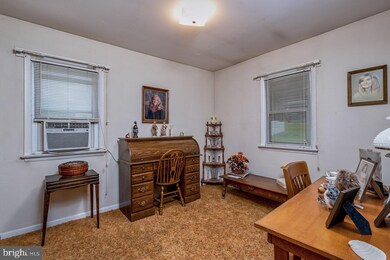 101 S Whissen St, Edinburg, VA 22824 - photo 6