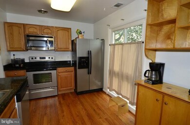 9536 Blake Ln, Fairfax, VA 22031 - photo 5