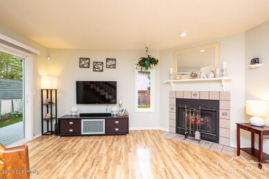 Living Room-20190523-40160
