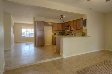 Great Rm, Kitchen, Family Rm
