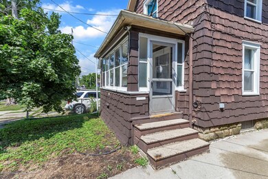 04-1226 N Chestnut St-WindowStill-R