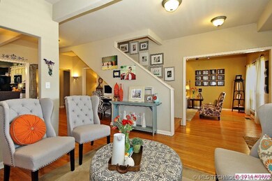 Open floor plan with two living areas. Computer ni